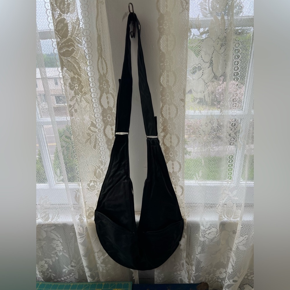 Black leather Sash bag purse excellent condition